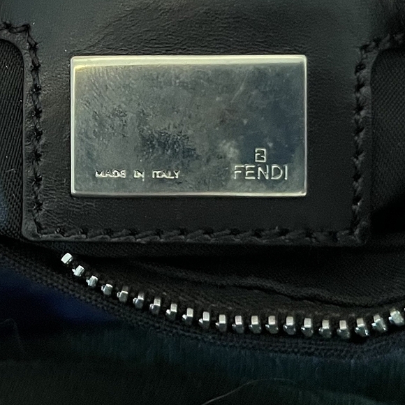 Fendi Zucchino Oyster Shoulder Bag Black Logo/w Silvertone Hard… - Picture 8 of 16